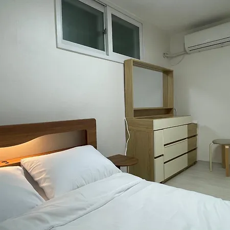 #2 Beds, 2 Rooms Staytion25 #Wangsimni Comfortable 2 Cozy Rooms